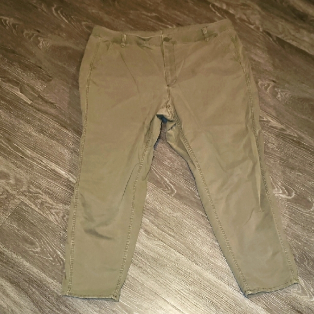 Old Navy womens dress pants sz 22!!Olive Green Pants. Plus Size